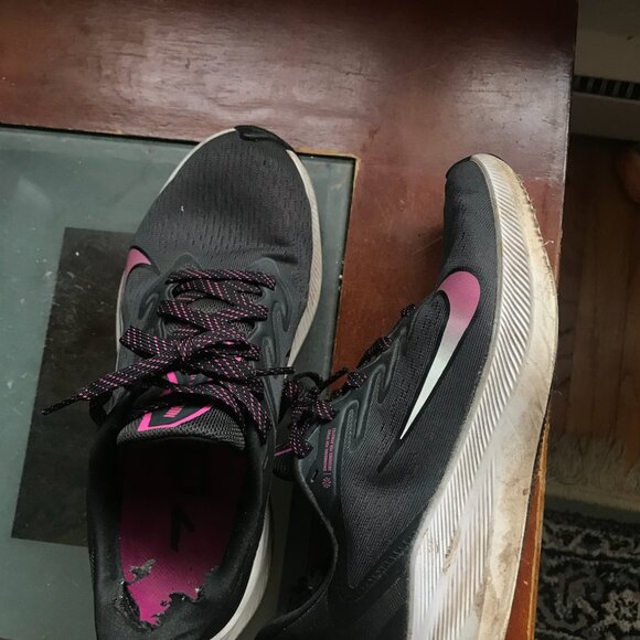 Well Worn Women's Size 7 Running Shoes - Picture 2 of 7